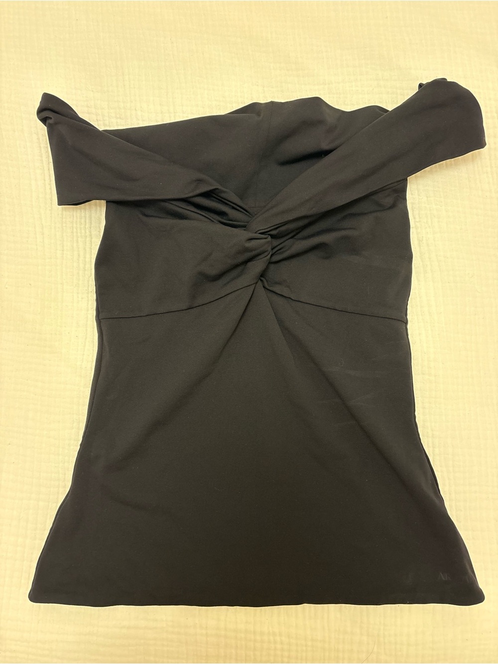 Aritzia Black One-Shoulder Twist Front Top